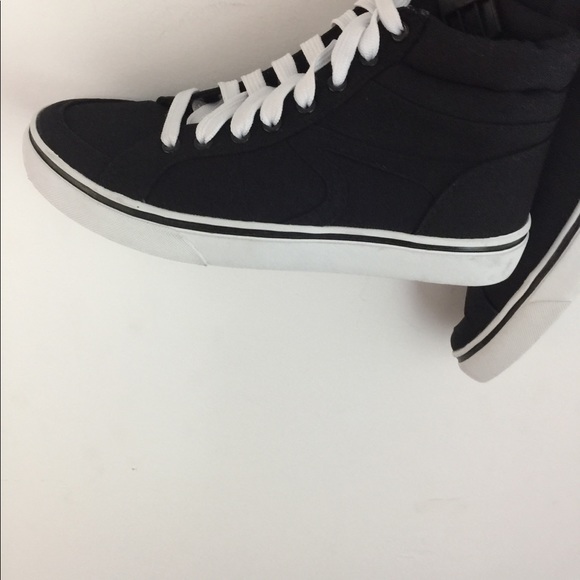 Time and Tru Women's Hightop Sneaker - Picture 4 of 7